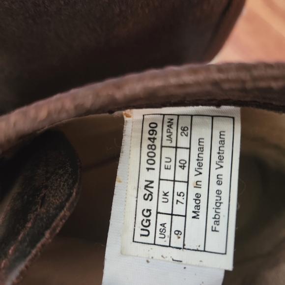 Ugg High Top Sneakers, US9 - Picture 12 of 12